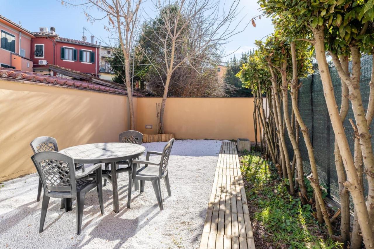 { White Garden } -Comfort, Parking & Wi-Fi- Lucca Exterior foto